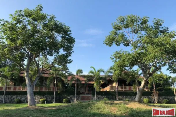 Phoenix Golf Course Pattaya - Villa de Luxe de plain-pied avec 3 chambres et vue sur le golf à East Pattaya