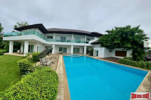 Windmill Village - Luxuosa Villa com Piscina de 7 Quartos no Campo de Golfe Windmill Bangna