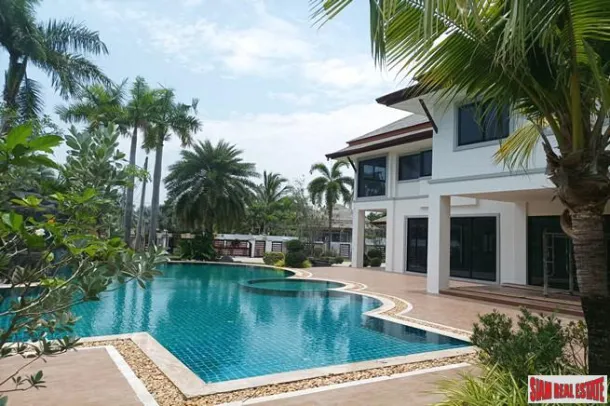Baan Dusit Pattaya Lake - Bela Villa com Piscina de Quatro Quartos, Cascata e Extras à Venda em Na Jomtien