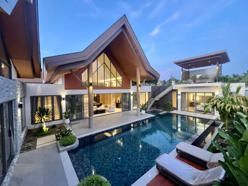 Nuove Ville Moderne con Quattro Camere da Letto e Piscina in uno Sviluppo Boutique di 9 Unità in Vendita a Layan