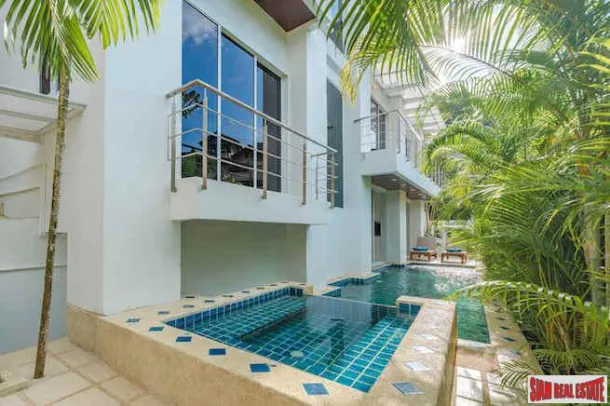 Tri Trang ve Patong Plajları Yakınında Satılık Tamamen Yenilenmiş 4 Yatak Odalı 5 Banyo 3 Katlı Havuzlu Villa