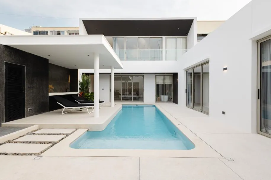 Neue Vier-Schlafzimmer-Villa mit privatem Pool zum Verkauf in Rawai