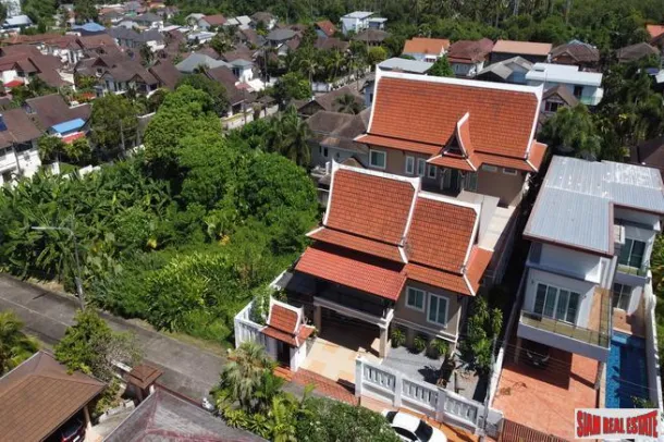 Baan Maneekram - Dreistöckiges, Fünf-Schlafzimmer-Haus im thailändischen Stil mit Pool zum Verkauf in Chalong