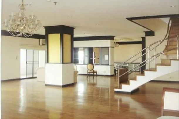 Fifty Fifth Tower - Un spacieux penthouse en duplex près du BTS Thonglor, Sukhumvit 55