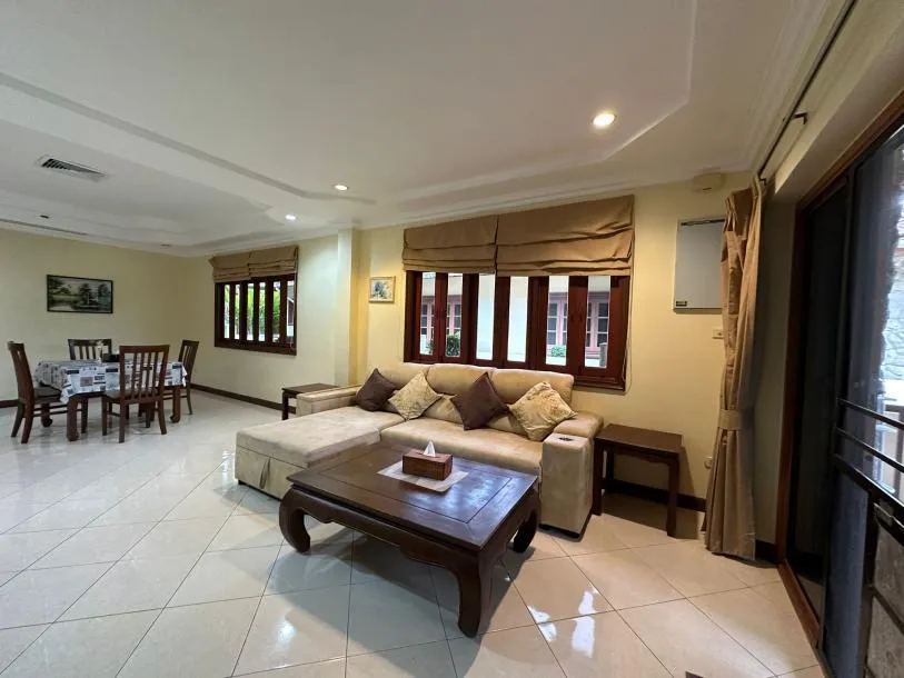 Villa con Due Camere da Letto e Piscina Comunale in Affitto vicino a Loch Palm