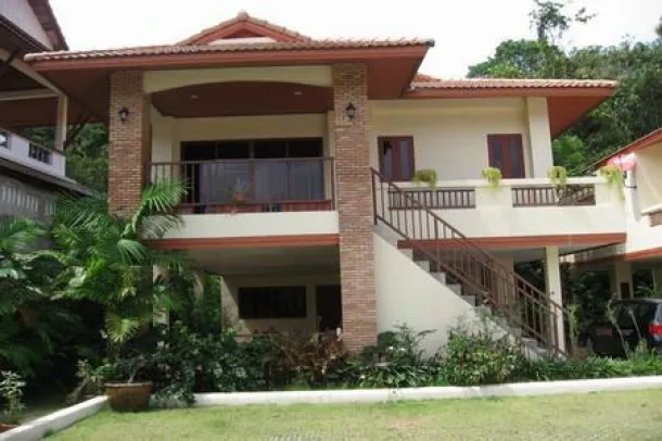 Zwei Schlafzimmer Modernes Thailändisches Haus mit Gemeinschaftspool zu vermieten in der Nähe von Loch Palm