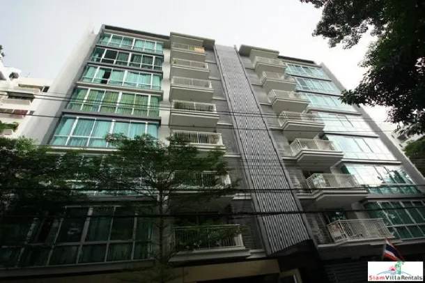 Siri on 8 - Sukhumvit Soi 8, Condo Bas d'Étage Deux Chambres, Deux Salles de Bain à Louer avec Balcon