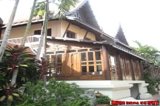 Baan Sukjai - Sukhumvit 40, casa tradicional tailandesa de tres dormitorios con piscina privada
