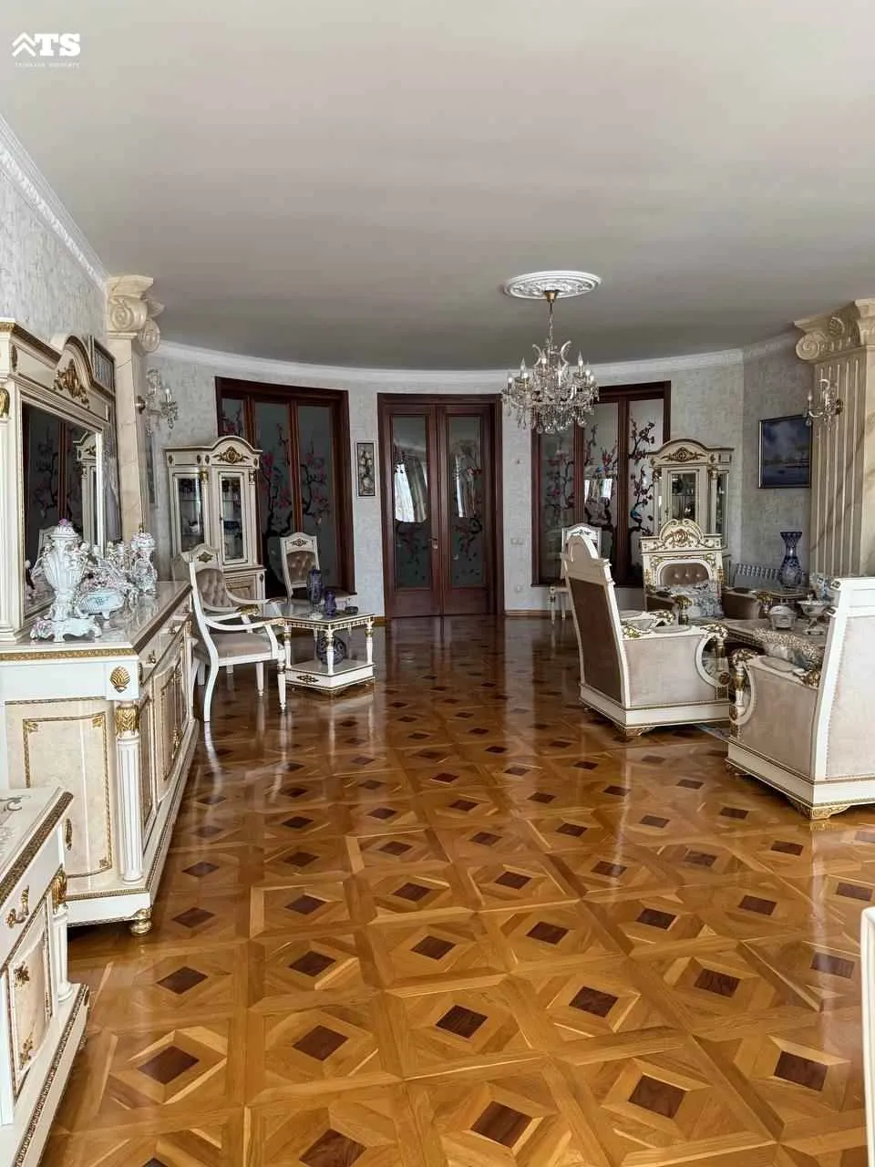 Appartamento con 4 camere da letto a Batumi