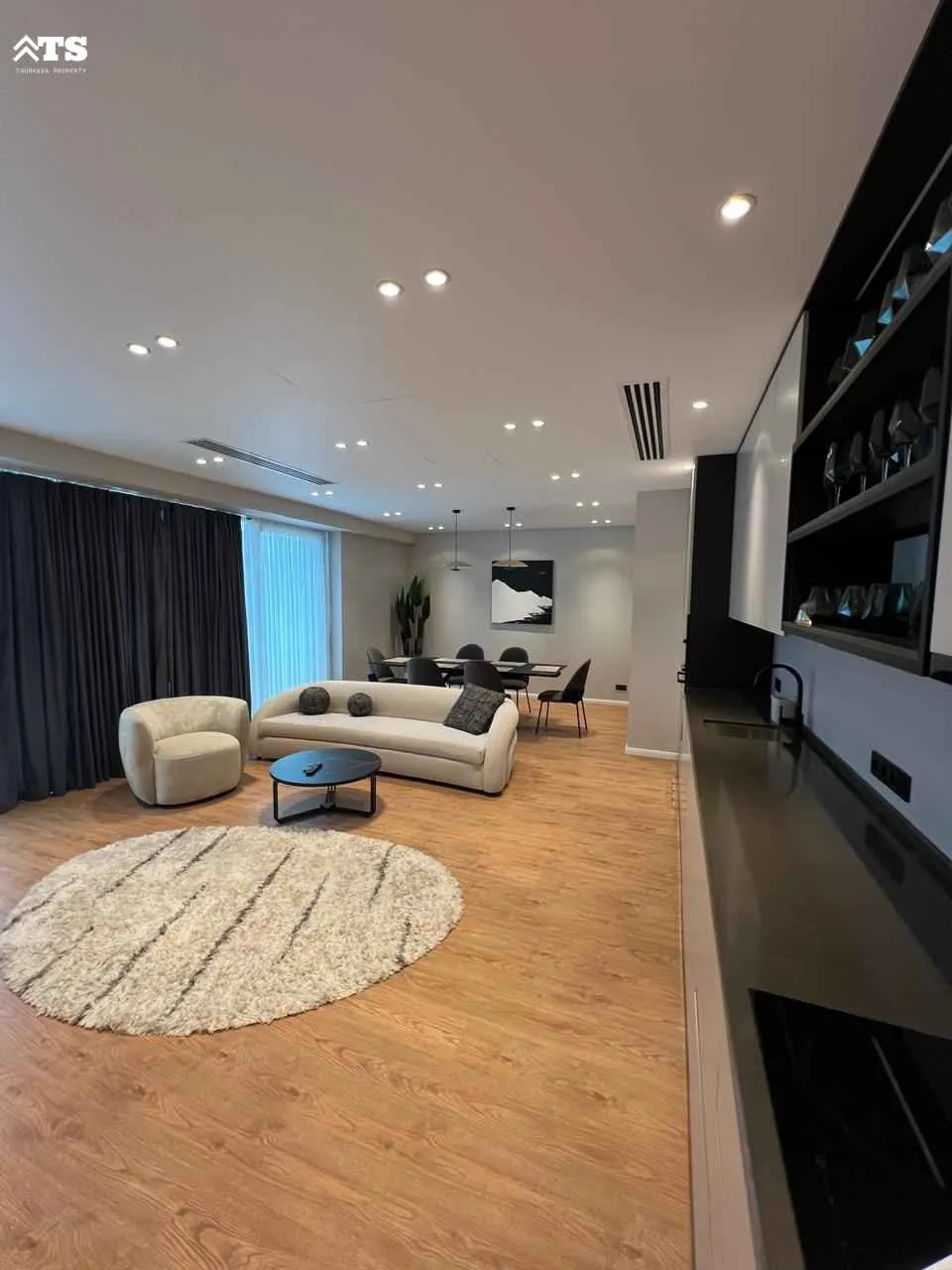 Appartamento con 2 Camere da Letto a Batumi