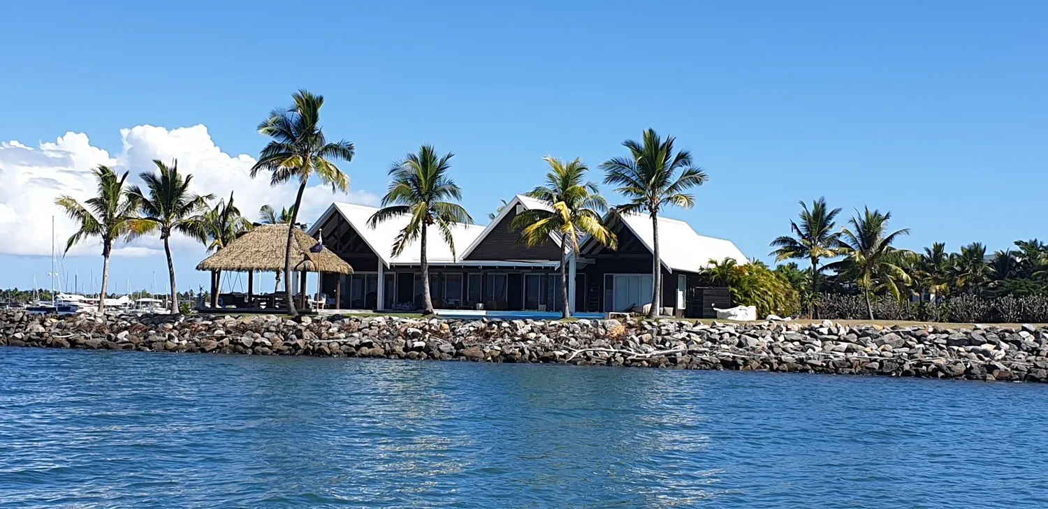 FIJI'deki Denarau'nun Gizli Cevherinde 270° Kıyı Manzarasıyla Uyanın