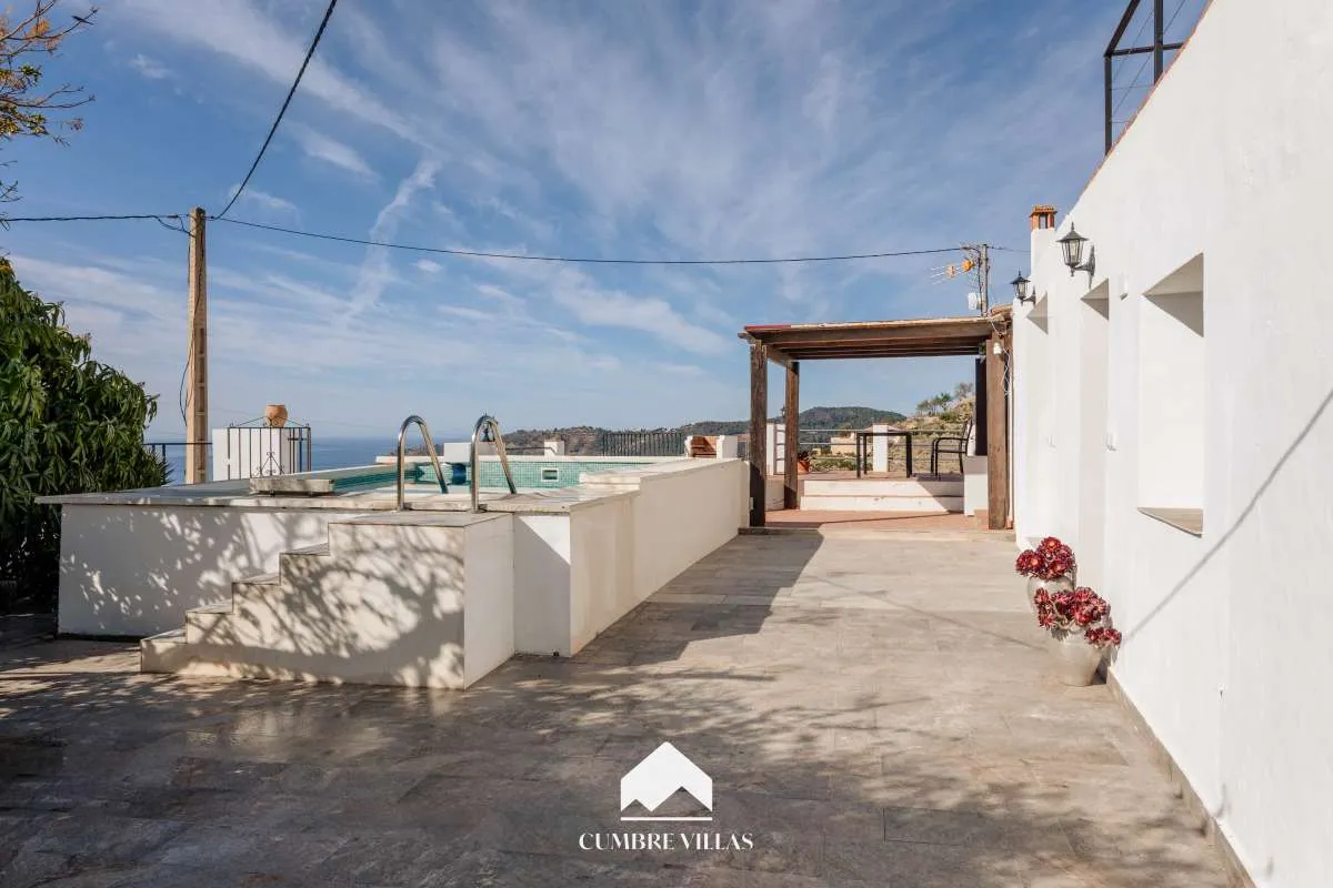 8 Bedroom House in La Herradura