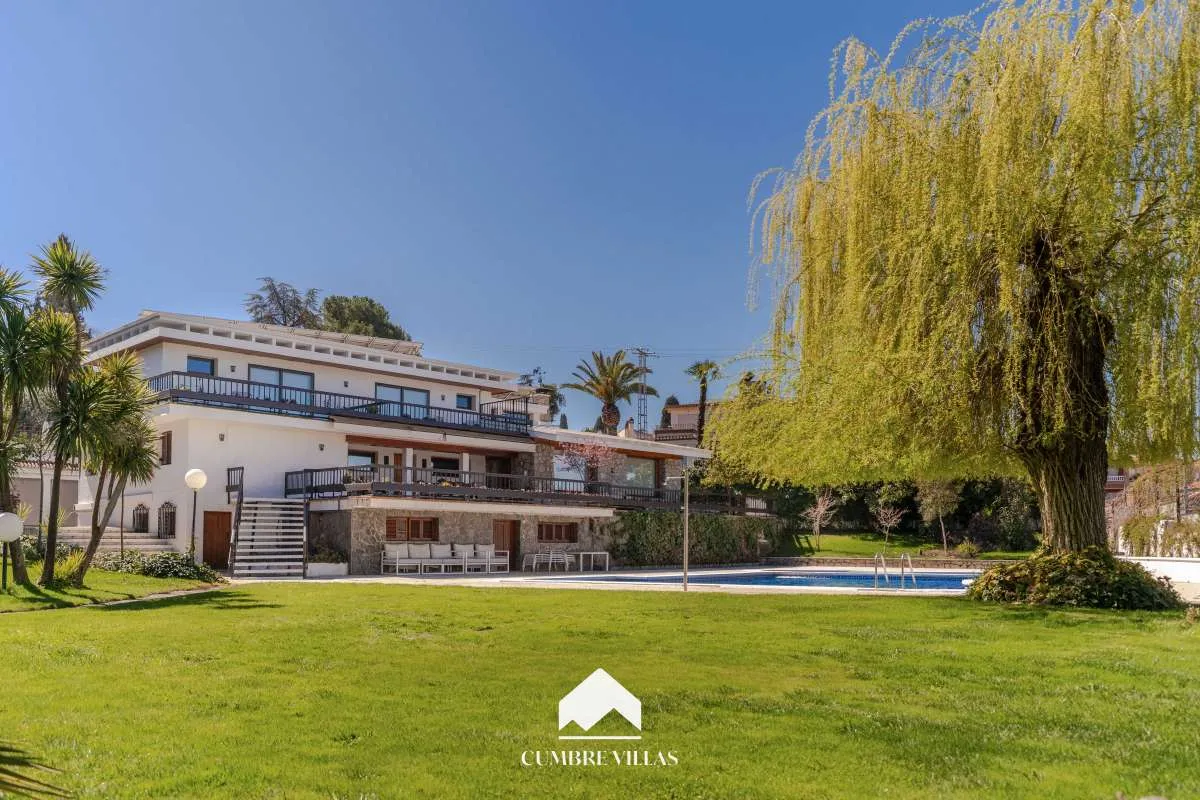 Gójar'da 7 Yatak Odalı Villa
