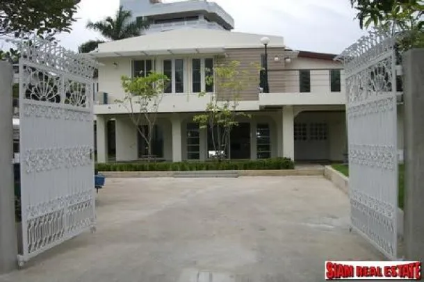 Geräumiges und anspruchsvolles Haus mit 4 Schlafzimmern und 5 Bädern in Sukhumvit 31 zu vermieten mit privatem Pool