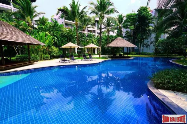 Tropisches Zwei-Schlafzimmer-Apartment in einem Bang Tao Resort