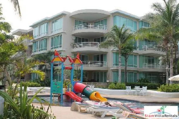 3-Schlafzimmer-Wohnung mit direktem Zugang zum Pool zu vermieten.