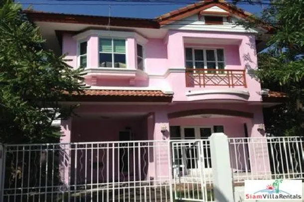 Land & House - Neu renoviertes Haus in beliebter und sicherer Wohnanlage in Chalong