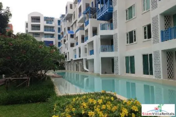 Condominio con due camere da letto sulla spiaggia in affitto vicino alla città.