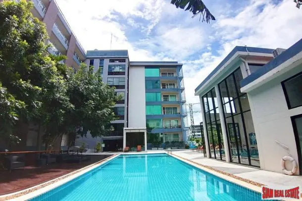Kathu Golf Condo - Golf Sahasına Bakan Kiralık Modern İki Yatak Odalı Daire