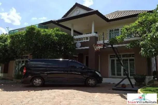 Windmill Village - Mega Bangna, Bangkok Pattana School Yakınında Evcil Hayvan Dostu Lüks 5 Yatak Odalı, 4 Banyo.