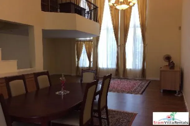 Baan Klang Krung Thonglor - BTS Thonglor Yakınında Harika 4 yatak odalı, 6 banyolu Müstakil Ev (Küçük Evcil Hayvan kabul edilir)