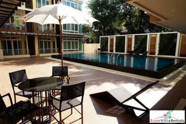 Grande Condominio con 1 Camera da Letto in Affitto a Lungo Termine nella Trendy Area di Nimman