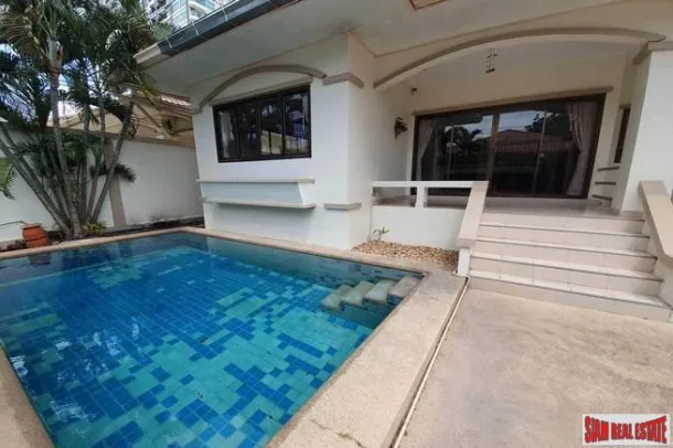 Villa con Piscina de 3 Dormitorios en Alquiler en Jomtien Cerca de la Playa (Lado del Mar) al Precio Más Bajo
