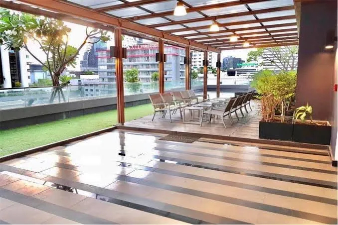 Collezio Condo - Appartement moderne et de luxe de deux chambres à louer dans le quartier de Sathon à Bangkok
