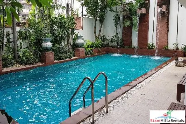 Neo Aree Sukhumvit 26 - Espaçoso e Confortável Apartamento de Três Quartos Aceita Animais de Estimação em Khlong Toei