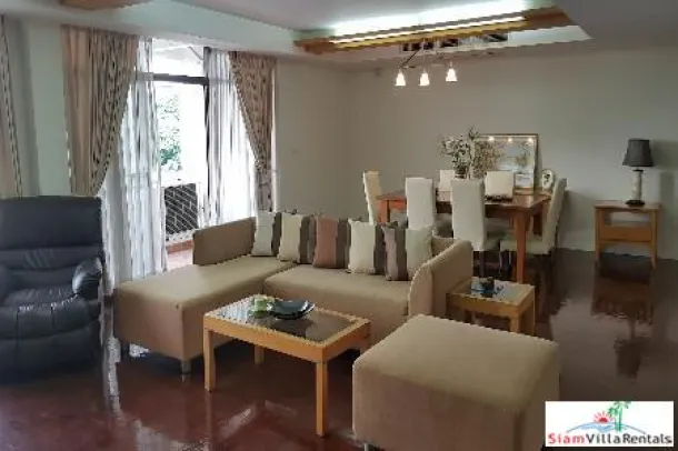 Neo Aree Sukhumvit 26 - Grand appartement moderne de trois chambres à louer à Khlong Toei