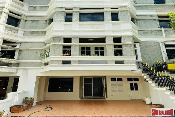Nuevo Apartamento Renovado de Cuatro Dormitorios en Alquiler Cerca de Phrom Phong, Bangkok.