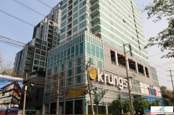 Condominium contemporain de trois chambres idéalement situé sur Sukhumvit 55