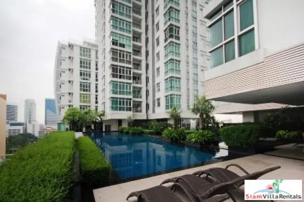 Nusasiri Condominium - Condominium moderne de deux chambres à louer connecté au BTS Ekkamai sur Sukhumvit 42