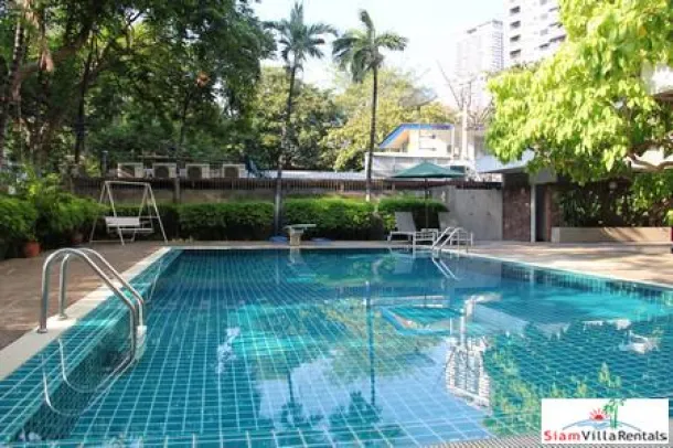 Kanta Mansion - Espacioso de Tres Dormitorios en Alquiler -- Se Admiten Mascotas -- en Sukhumvit 26