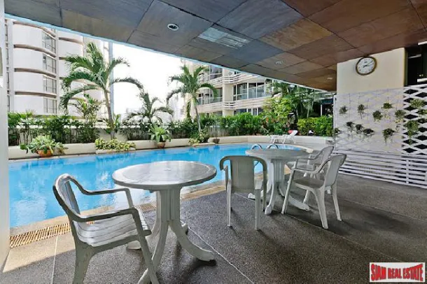Duplex moderne de deux chambres aux deux derniers étages, Sukhumvit 13, Bangkok