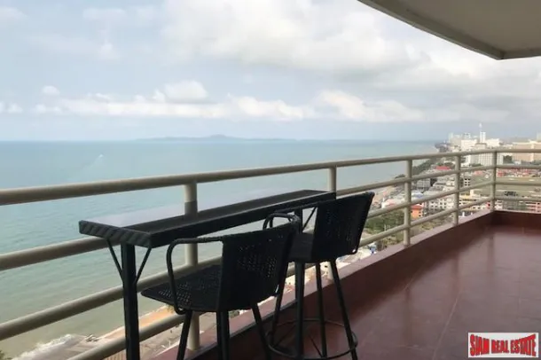 Condominio frente a la playa de gran altura con espectacular vista al mar en Jomtien Beach Road
