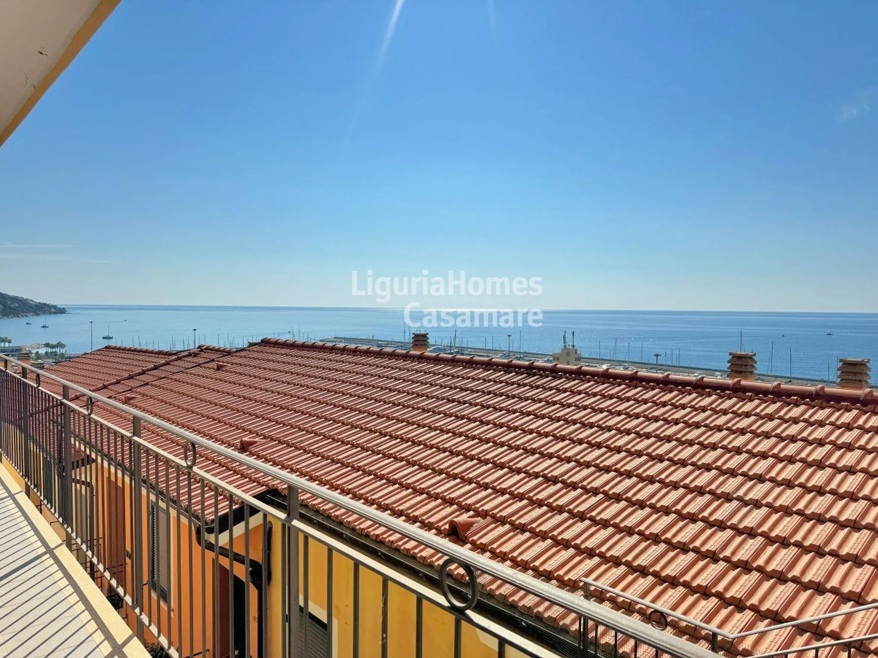 Ein-Zimmer-Wohnung mit Meerblick zum Verkauf in Santo Stefano al Mare.