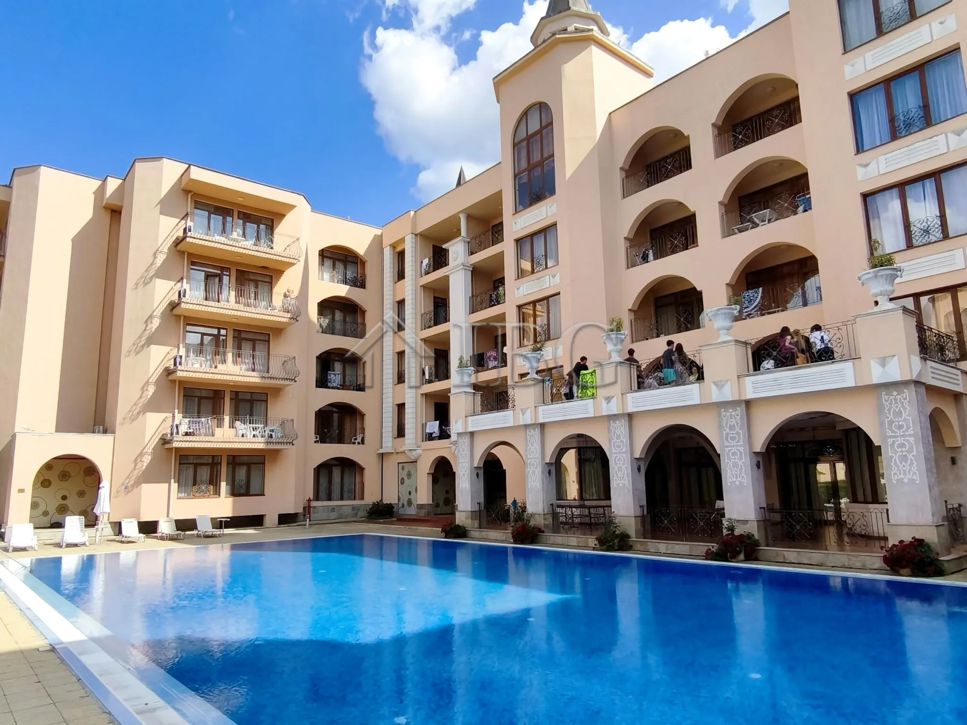 Oportunidade! Apartamento Grande com 2 quartos no Aparthotel Palazzo, Sunny Beach Apenas 450 metros da praia!