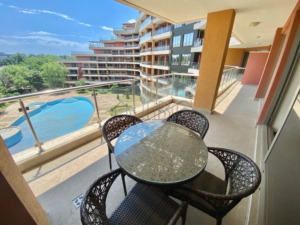 Peter House Complex, Sunny Beach'te Deniz ve Havuz Manzaralı 2 Yatak Odalı Daire