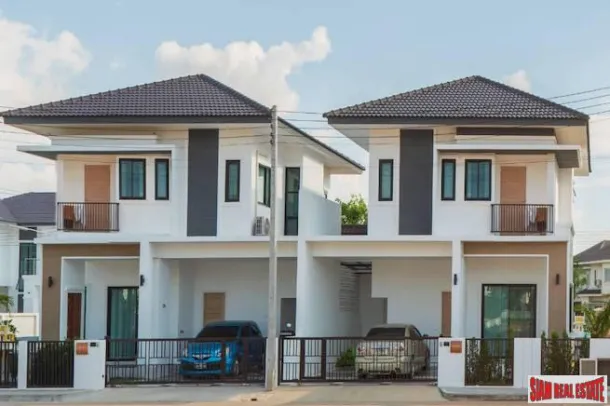Nouvelles maisons jumelées de trois chambres à vendre à San Sai Noi, Chiang Mai