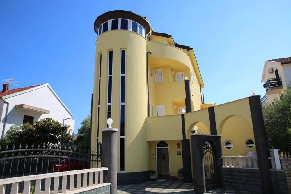 Vodice'de 9 Yatak Odalı Diğer