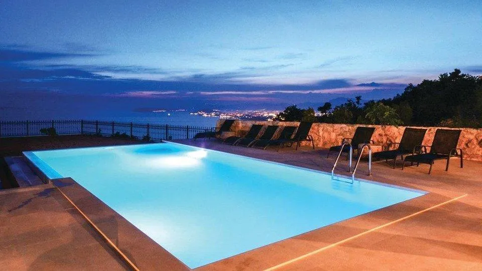 Moradia de 8 Quartos em Split