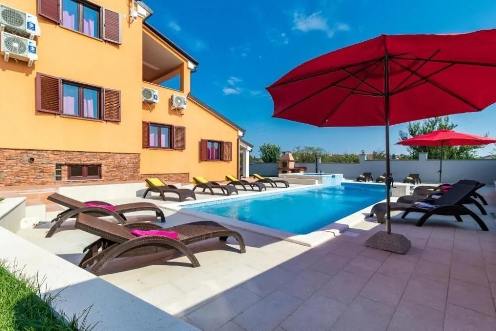 Villa de 7 Dormitorios en Monte Magno, Pula