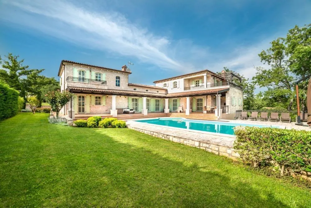 Villa con 4 Camere da Letto a Višnjan