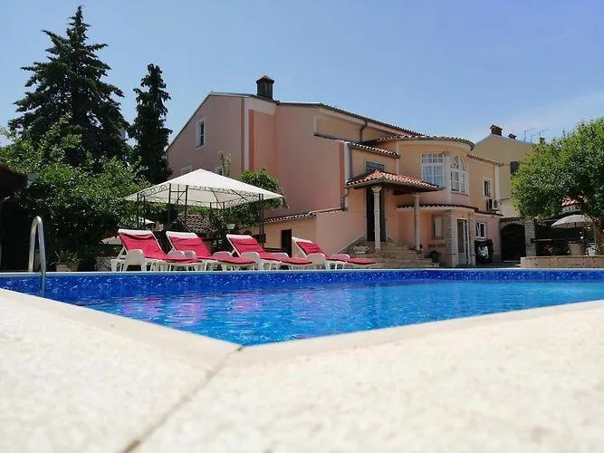 Villa de 14 chambres à Kaštanjer, Pula