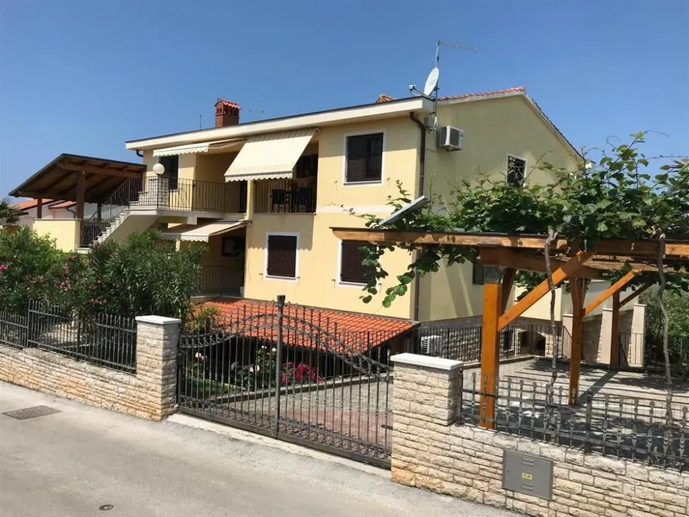 Pješčana Uvala, Medulin'de 10 Yatak Odalı Başka Bir Yapı