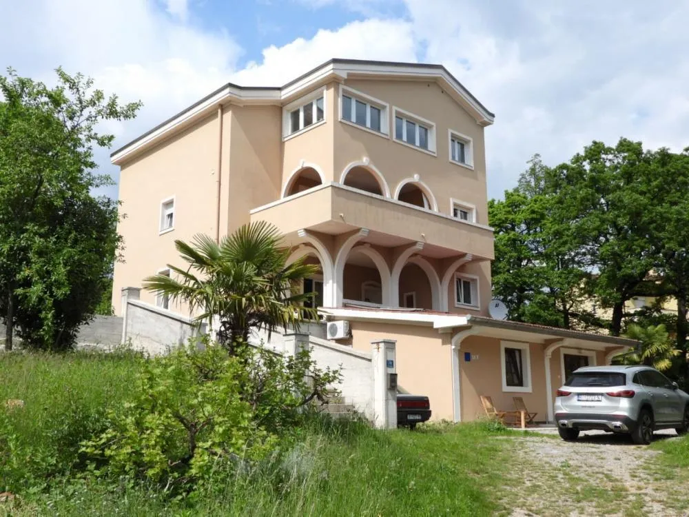Matuli'de 8 Yatak Odalı Müstakil Ev
