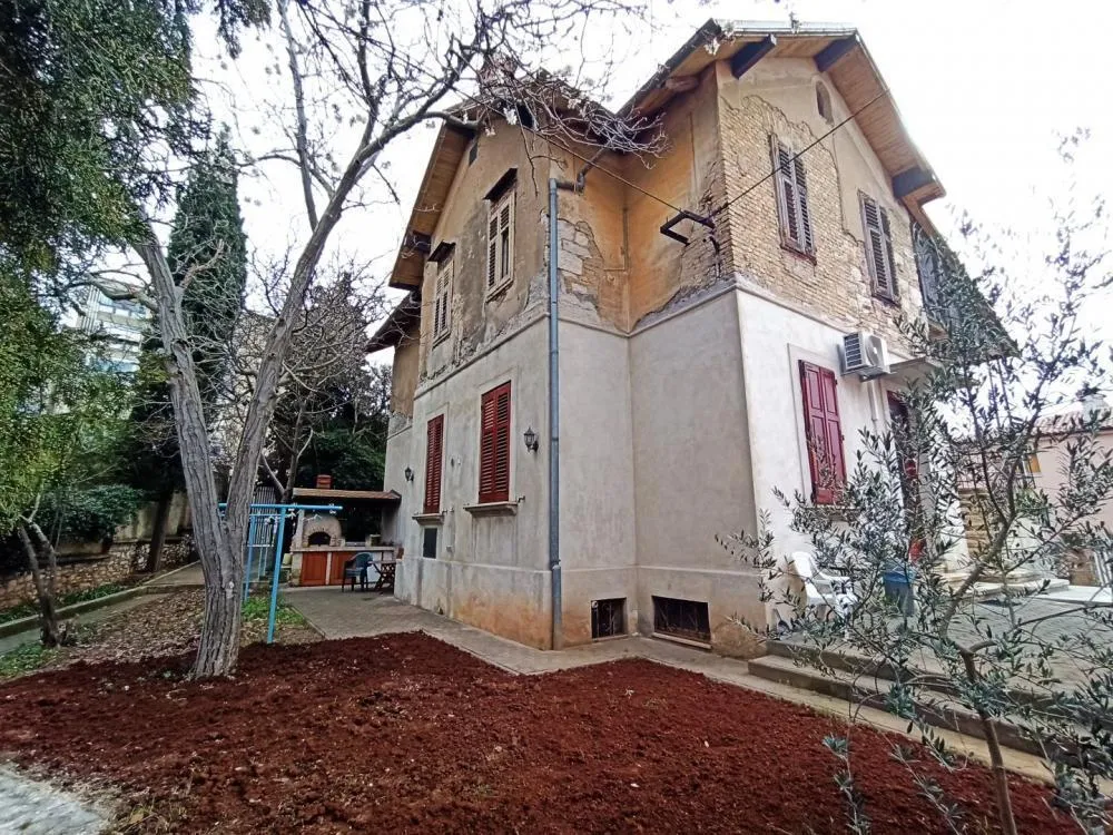 Villa de 5 Dormitorios en Veruda, Pula