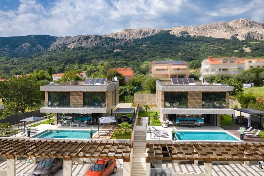 Krk'ta 4 Yatak Odalı Villa