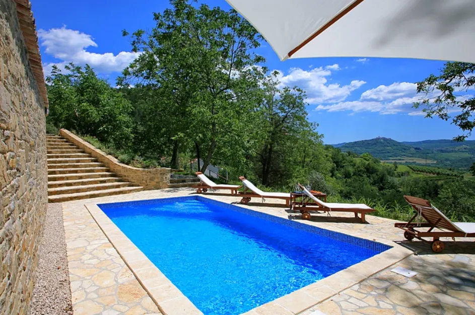 Villa de 2 chambres à Oprtalj